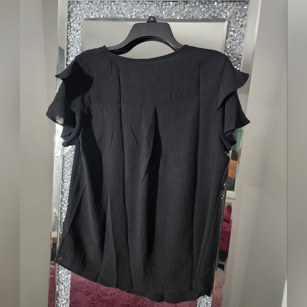 Elegant Black and Green Ruffle Sleeve Tops - Picture 5 of 11